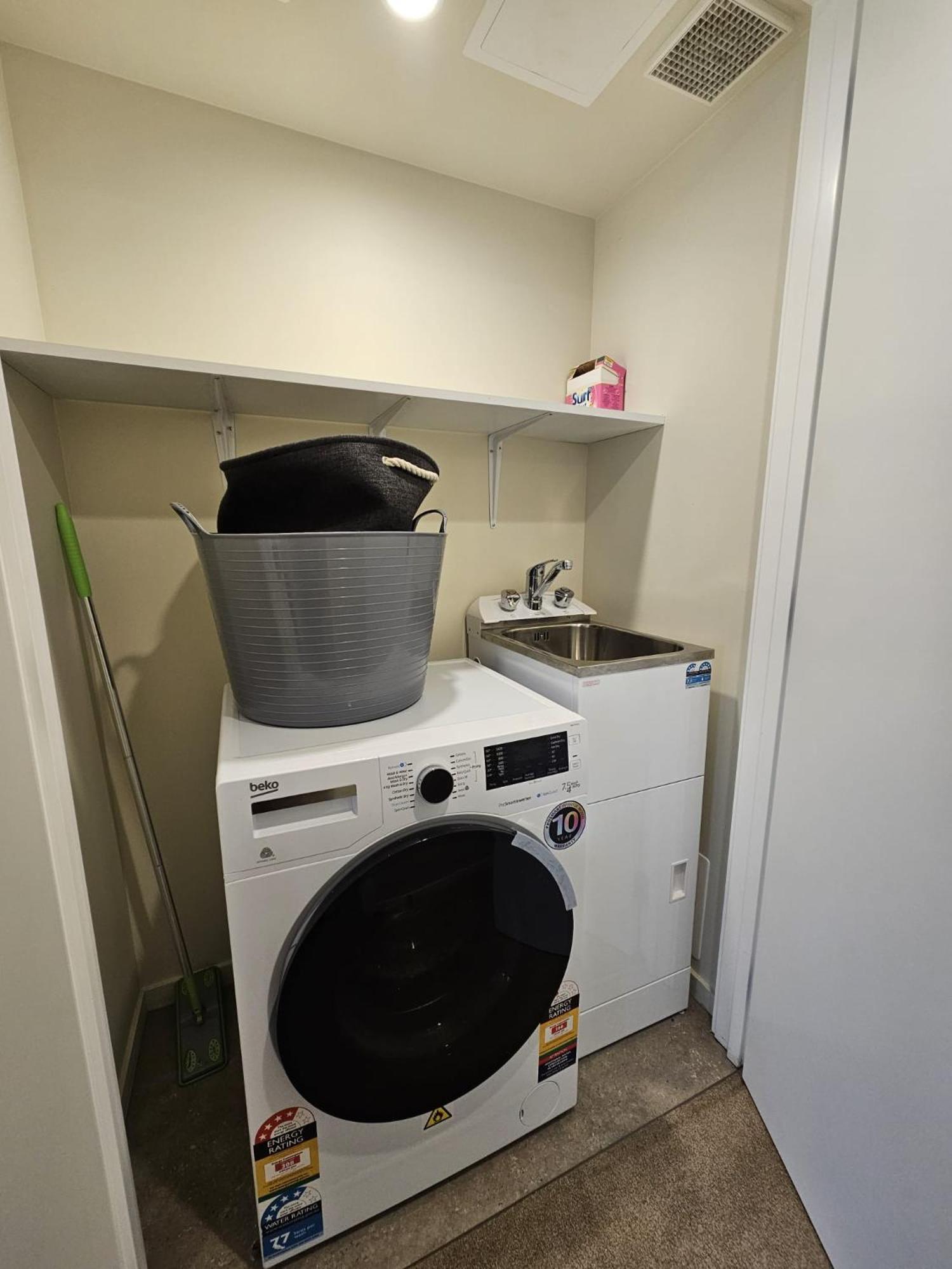 Queenstown Studio - 5Mins To Airport - Aircond - Free Wifi - Walk To Centre Exterior photo